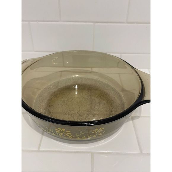 Brown Pyrex baking dish - Picture 3 of 5